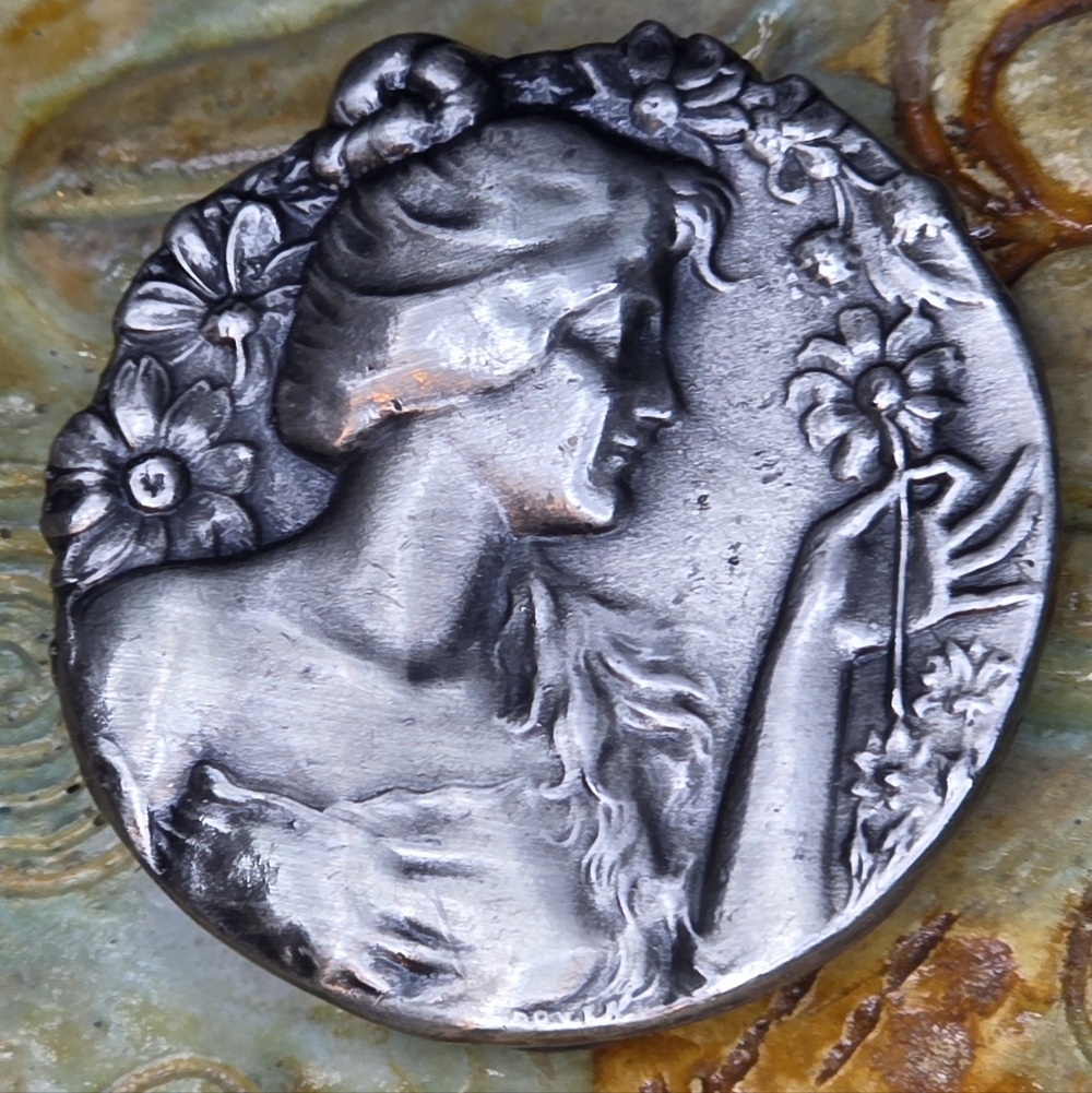 Art Nouveau Style Gibson Girl W/Flower Engraved Round Bergamot J-48 Belt Buckle